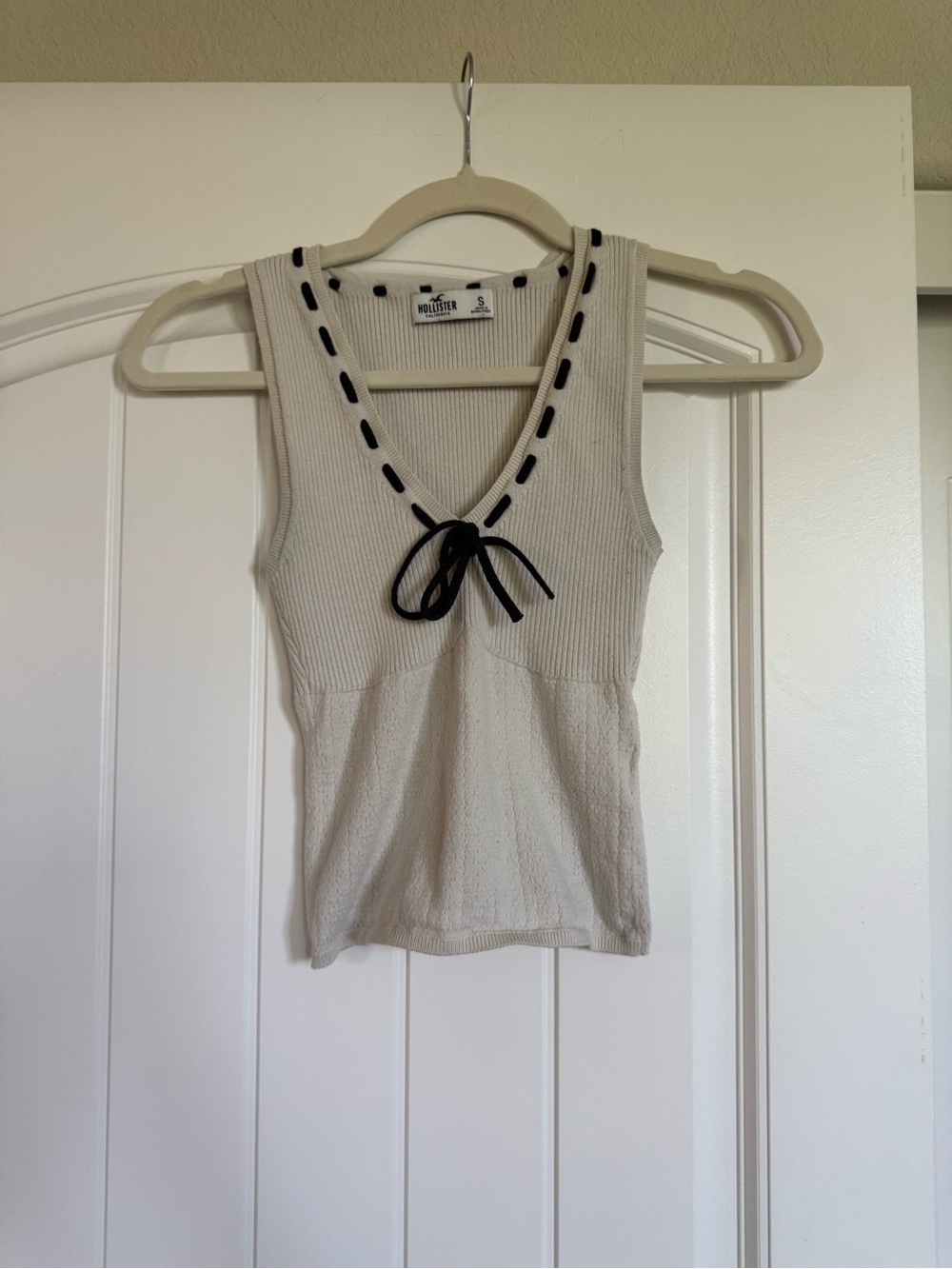 Hollister Cream Ribbed V-Neck Tank with Black Tie Detail